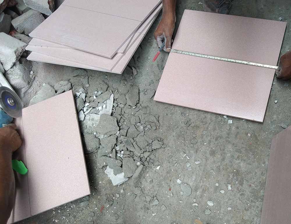 How to cut porcelain and ceramic tile without chipping? Use 6 simple methods 2 Cut porcelain, ceramic, and marble tile with an angle grinder